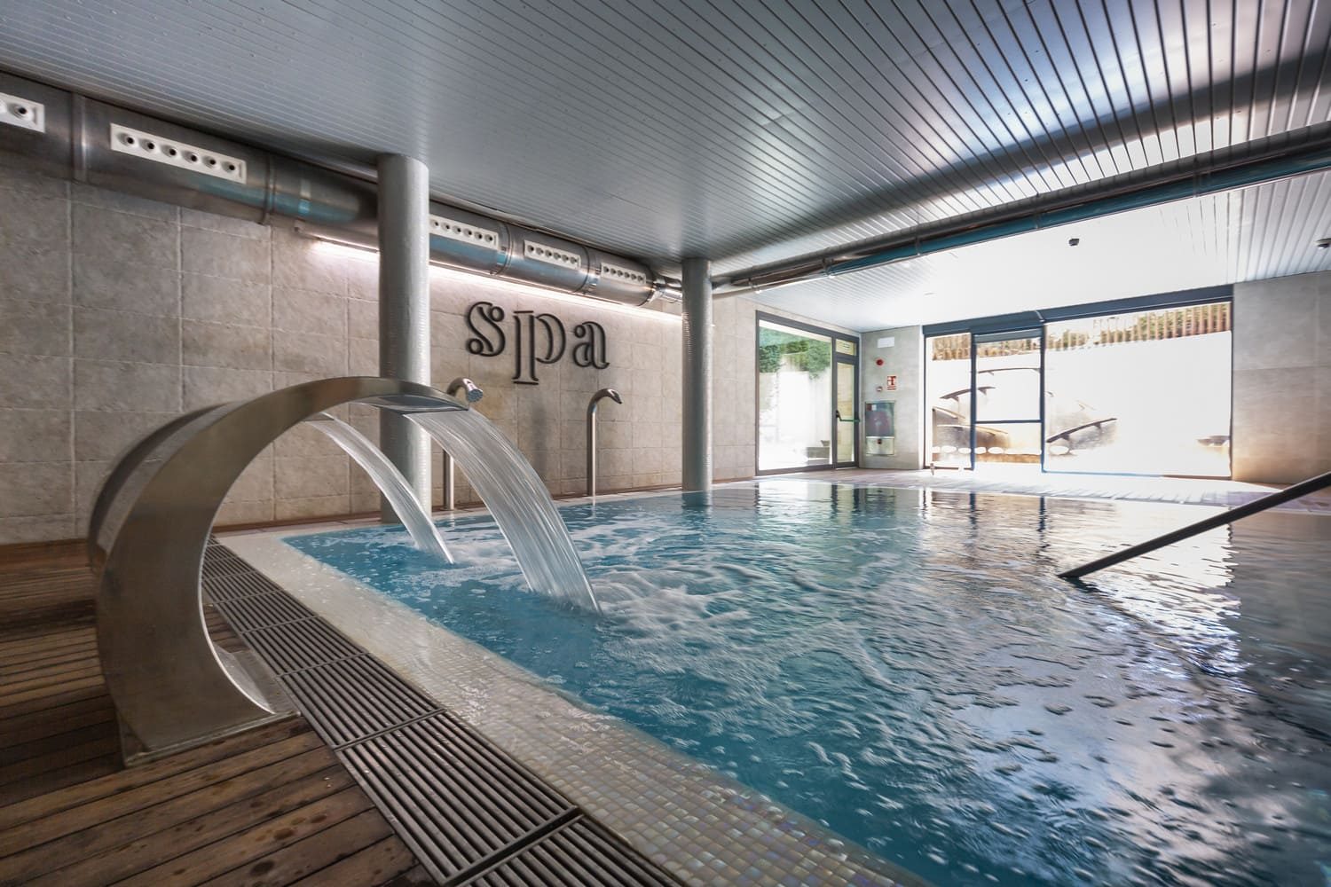 Spa y piscina interior climatizada